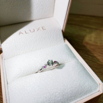 The design inside the ring in the photo features my beloved cat, along with my partner and me, and our fingerprints and paw prints.