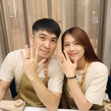 非常感謝兩位漂亮的金工師傅,讓我們的結婚對戒充滿回憶與意義