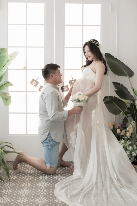 After being together for six years, we're about to embark on this journey from being partners to becoming parents together. Luckily, I received the ring just before giving birth!