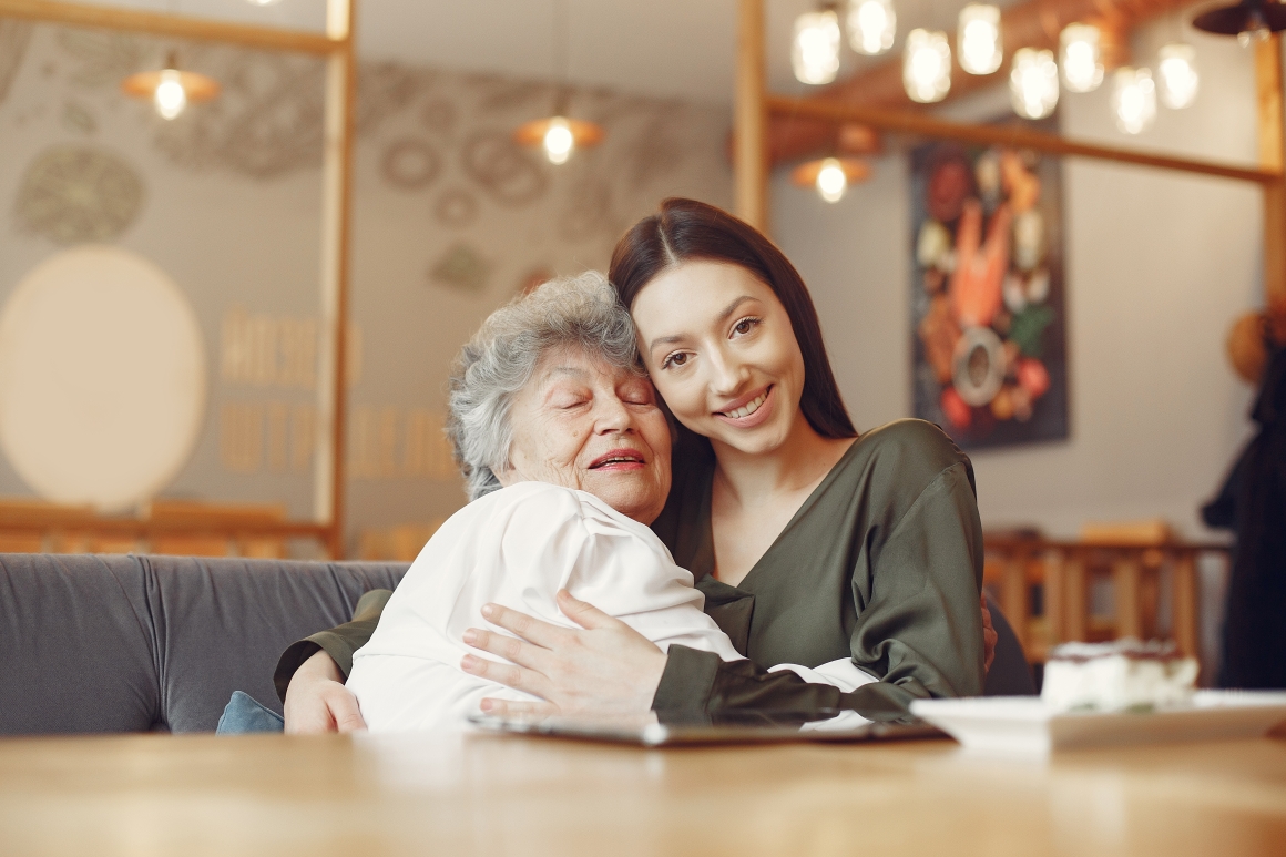 old-woman-cafe-with-young-granddaughter