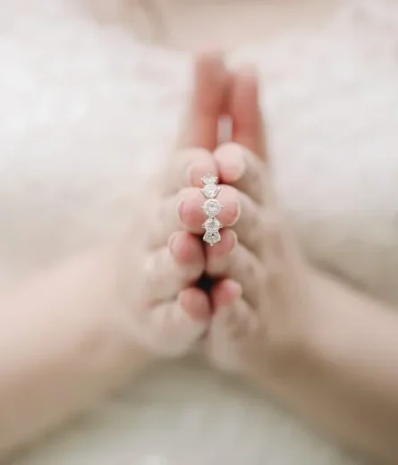 求婚戒指的奧秘：解密鑽石的4C，讓你挑選更得心應手！