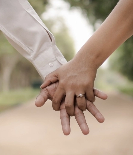 How to Secretly Measure My Girlfriend's Ring Size for a Surprise Proposal?