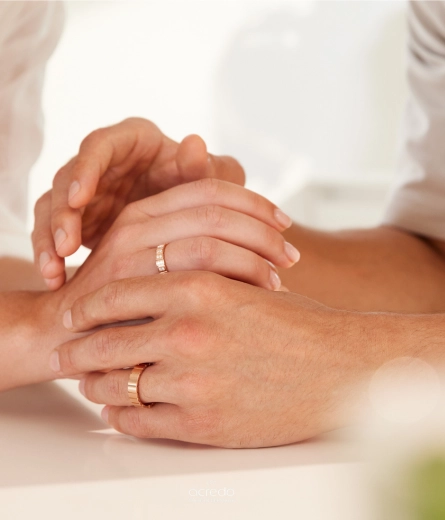 求婚與訂婚戒指有差別嗎？了解訂婚戒指的由來與象徵意義