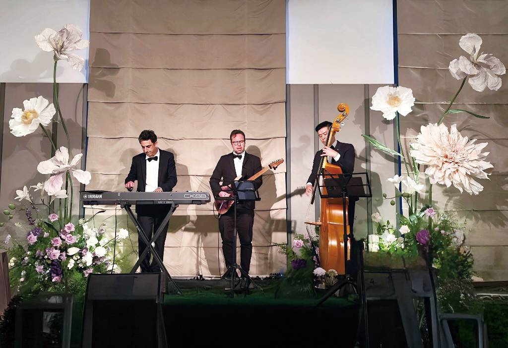 ALUXE & 享樂音樂